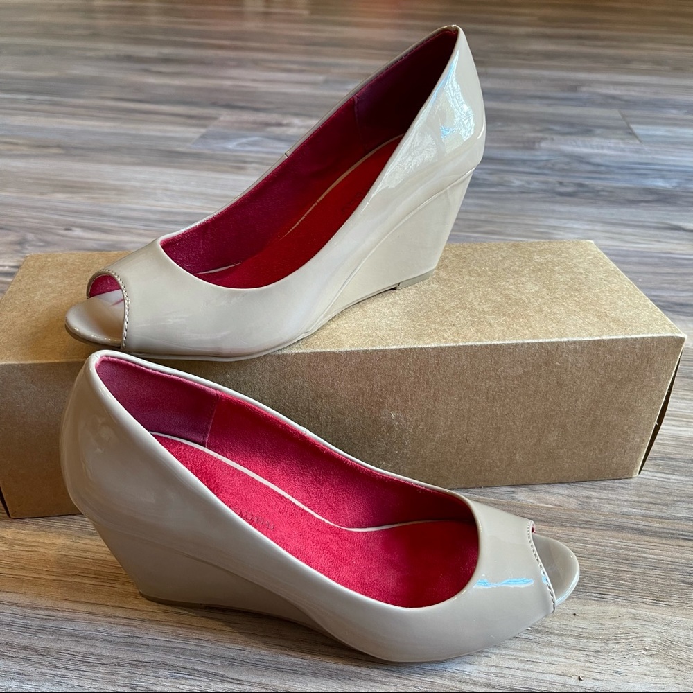CL by Laundry Noreen Wedge Pump - Nude - 7.5